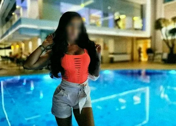 Amanda, 40
