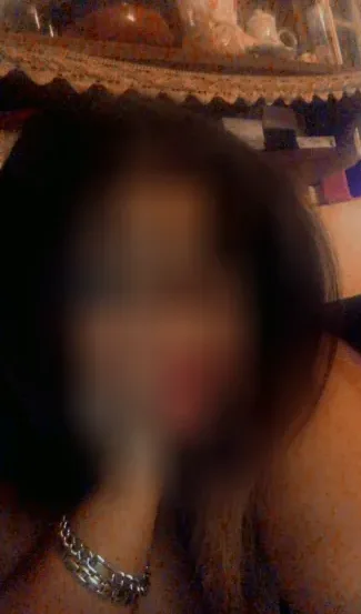 Amira, 29