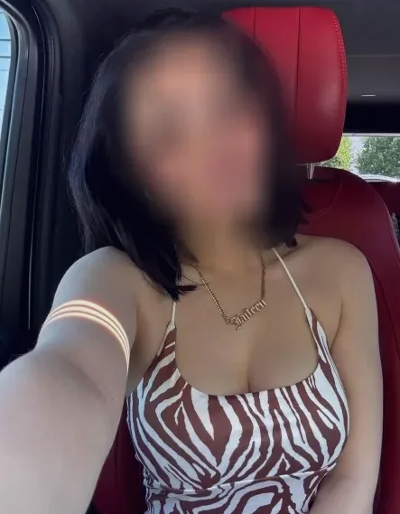 Astrid, 27