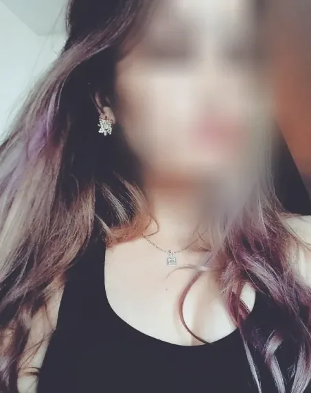 Emina, 32