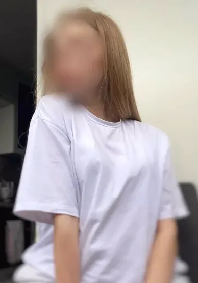 Emma, 24