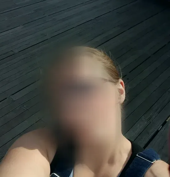 Julie, 32