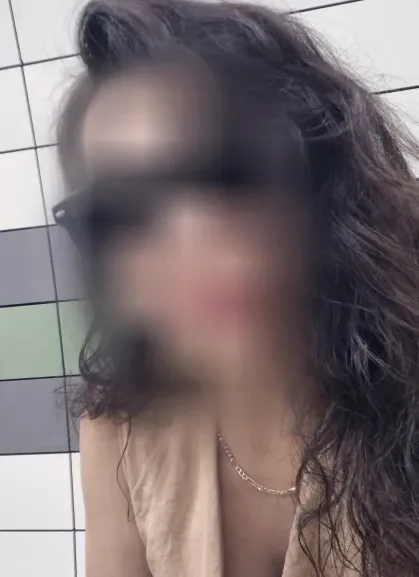 Julie, 36